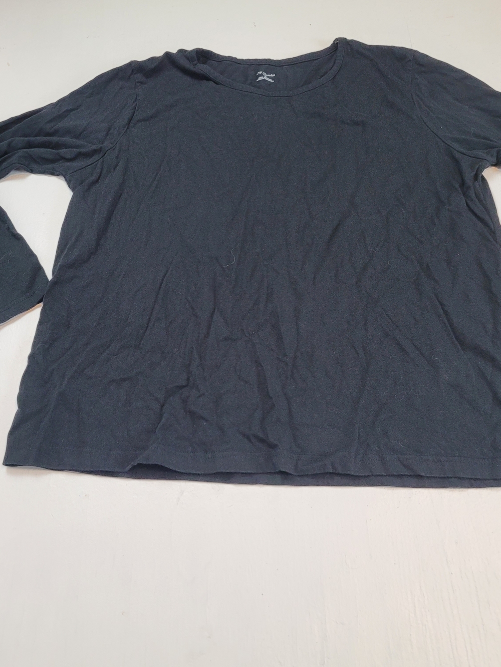 Women's Long-Sleeve Crewneck Tee in Black